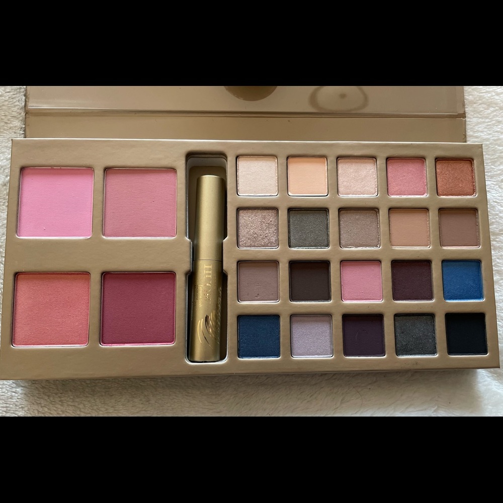 Stila makeup palette limited edition.